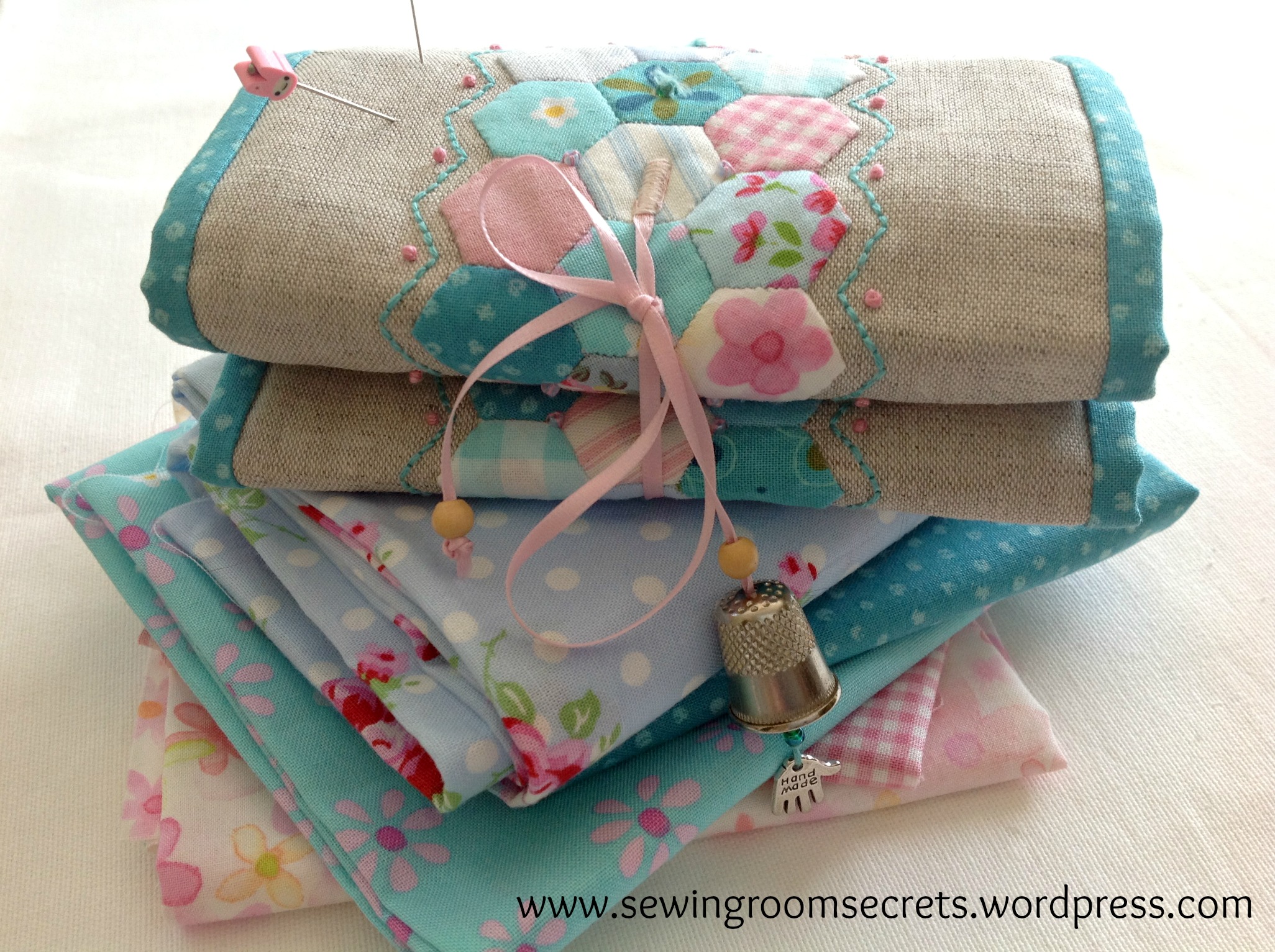 MessyJesse - a quilt blog by Jessie Fincham: Easy Fabric Box