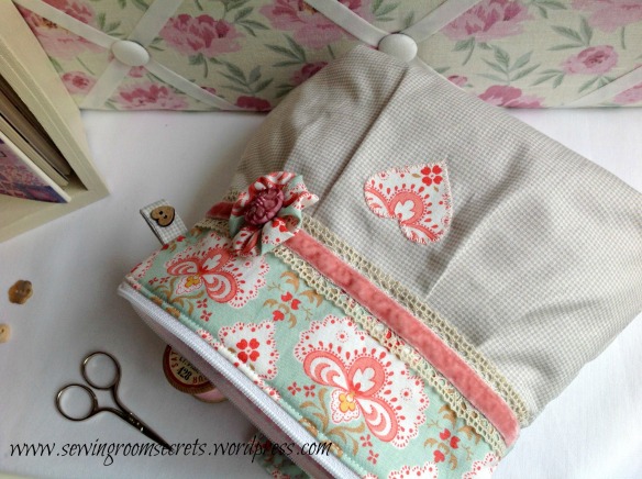 Vintage-style zippered pouch1